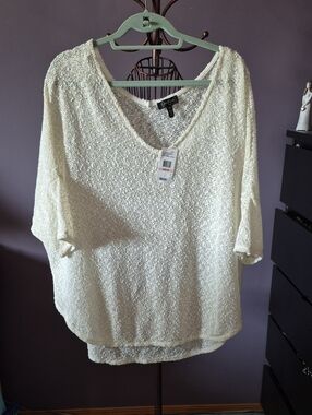 Jessica Simpson Cream V-Neck Textured Tunic Top